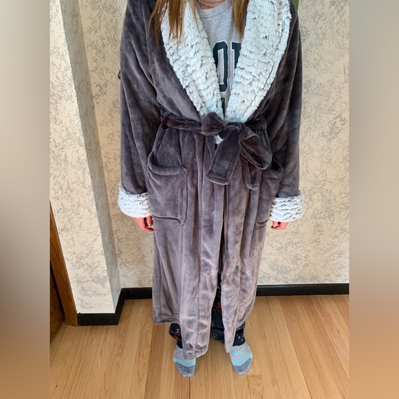 Fuzzy incredibly soft grey robe large - Picture 6 of 7